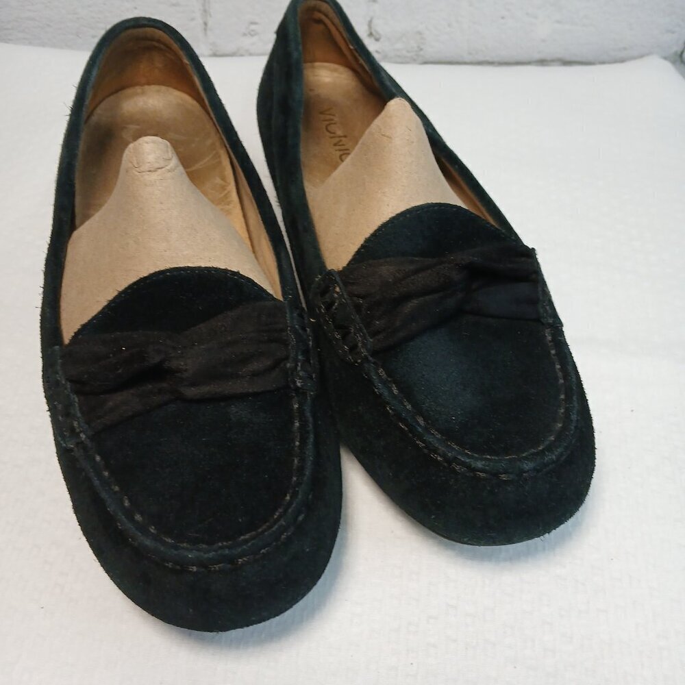 WOMENS VIONIC BLACK SUEDE LOAFER SIZE 8.5 CRISS CROSS BOW ON TOE